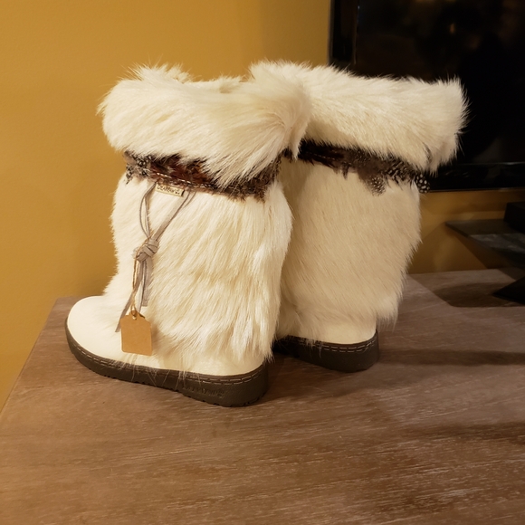NEW! White Horse Hair & Feather Fur Winter Boots - Picture 6 of 7
